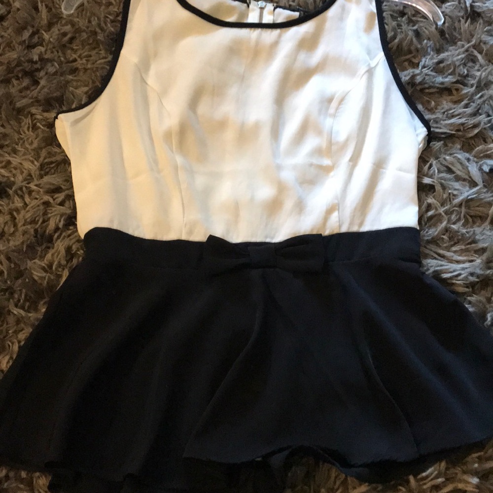 Forever 21 White and Black Sleeveless Peplum Top